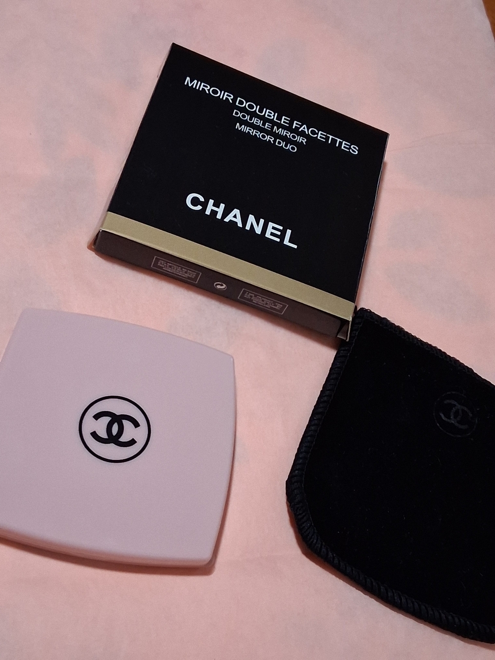 CHANEL Double Facettes Compact Mirror in Pale Pink